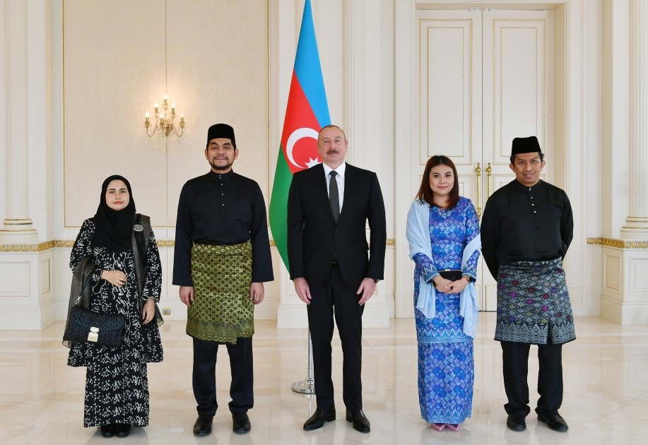 İlham Əliyev Malayziyanın yeni səfirinin etimadnaməsini qəbul edib - FOTO/VİDEO - foto 3
