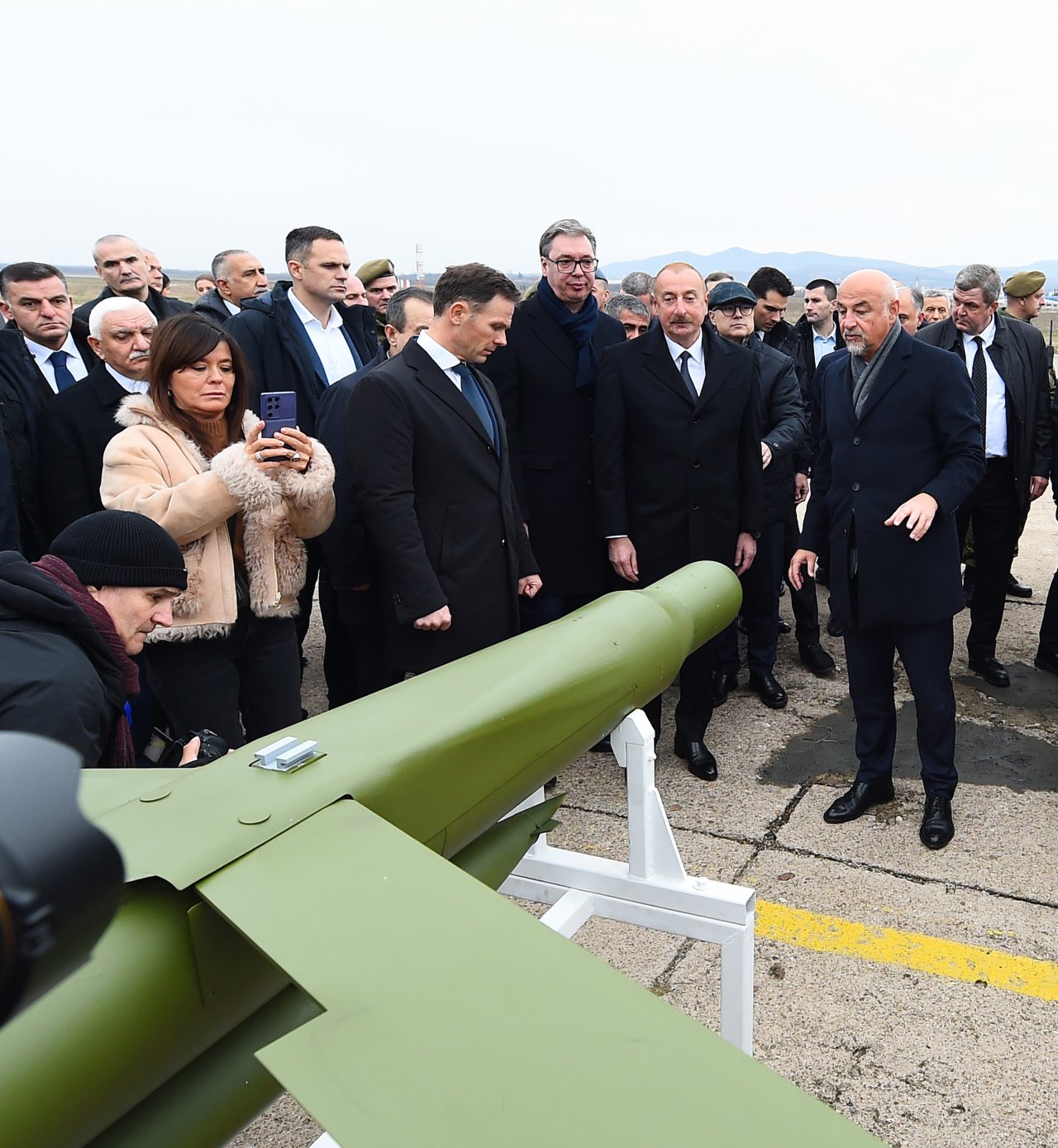 İlham Əliyev və Aleksandar Vuçiç hərbi texnika və avadanlıqlara baxıblar - FOTO - foto 13