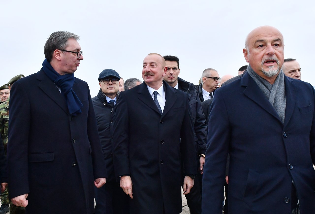 İlham Əliyev və Aleksandar Vuçiç hərbi texnika və avadanlıqlara baxıblar - FOTO - foto 7