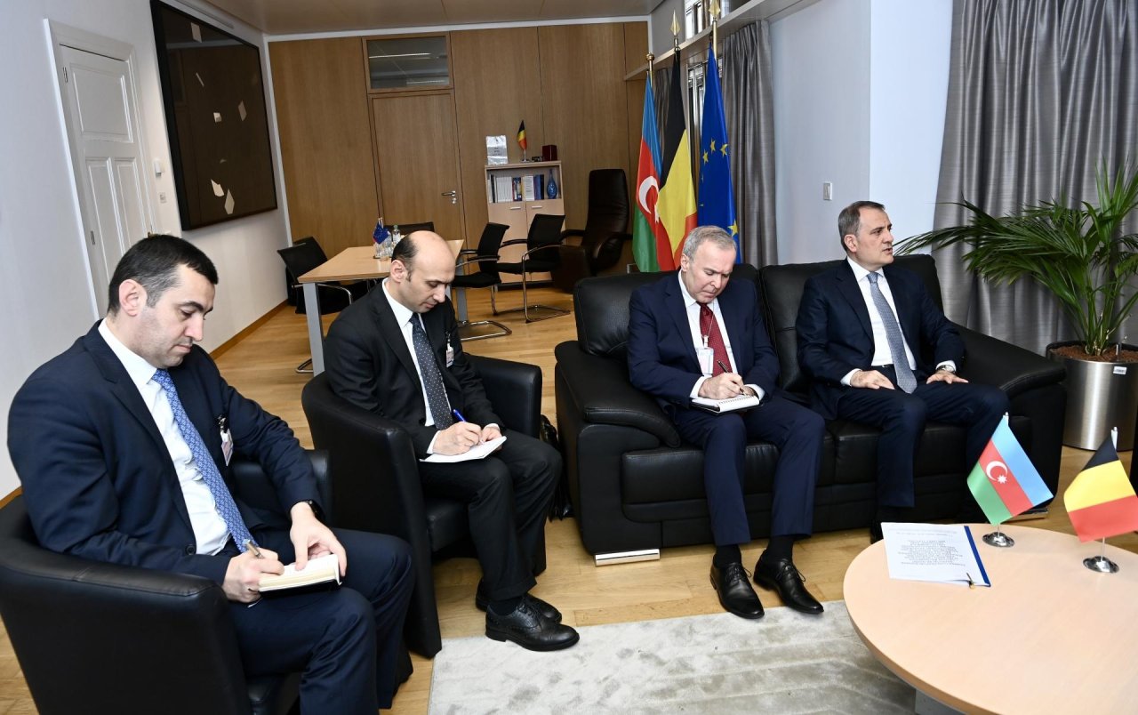 Ceyhun Bayramov belçikalı nazirə Ermənistanla sülhün qurulmasına xidmət edən addımlardan DANIŞDI - FOTO - foto 2