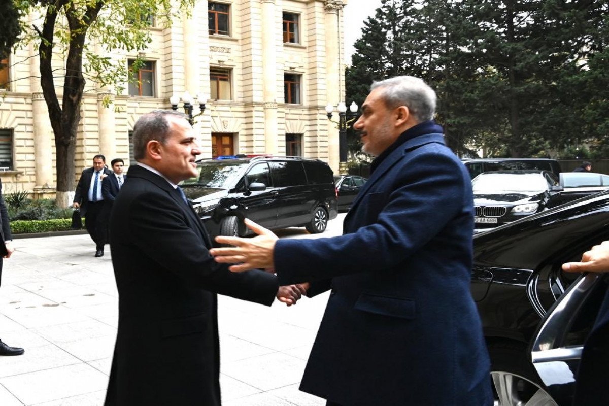 Ceyhun Bayramovla Hakan Fidan arasında geniştərkibli görüş keçirildi – YENİLƏNİB/FOTO   - foto 1