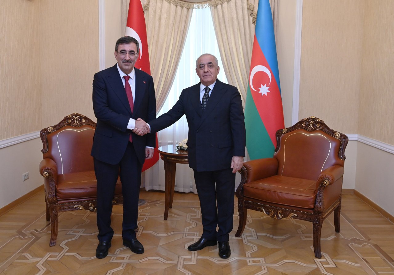 Əli Əsədov Cevdet Yılmazla Qars-Naxçıvan dəmir yolunun əhəmiyyətindən DANIŞDI - FOTO - foto 1