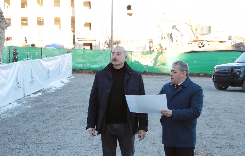 İlham Əliyev Şuşada 23 binanın tikinti işləri ilə tanış olub - FOTO - foto 1