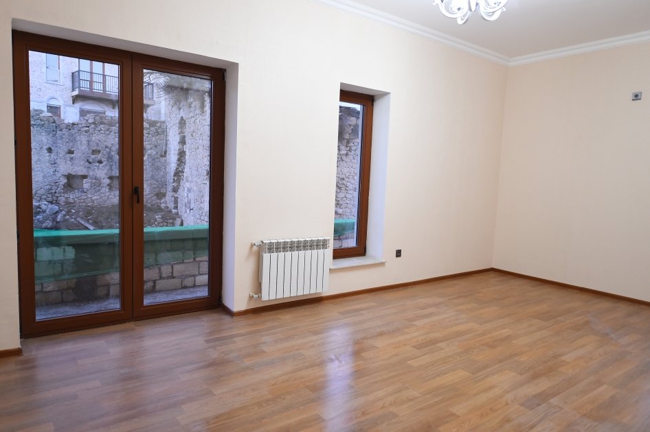 İlham Əliyev Şuşada 23 binanın tikinti işləri ilə tanış olub - FOTO - foto 8