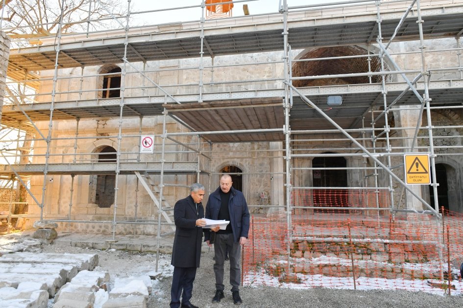 Prezident Aşağı Gövhər Ağa məscidində – FOTO  - foto 6