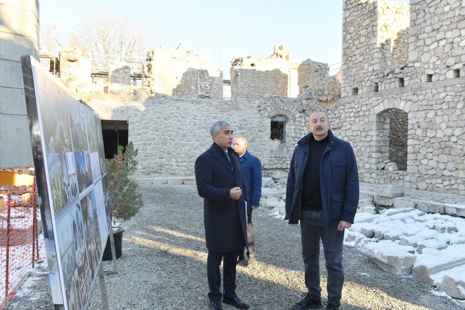 Prezident Aşağı Gövhər Ağa məscidində – FOTO  - foto 2