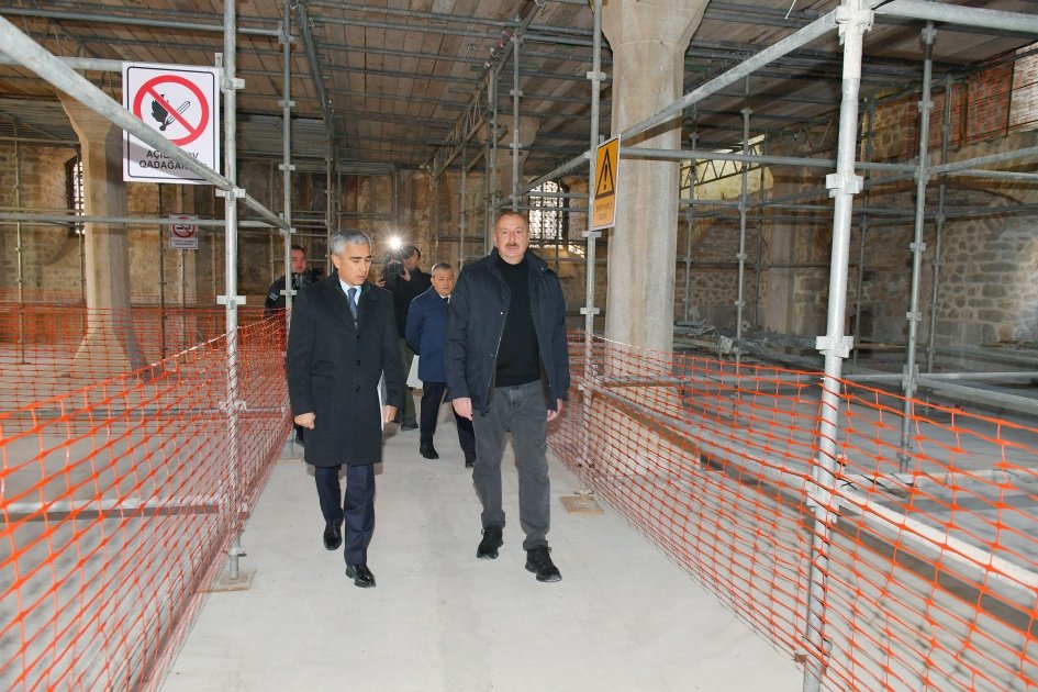 Prezident Aşağı Gövhər Ağa məscidində – FOTO  - foto 4