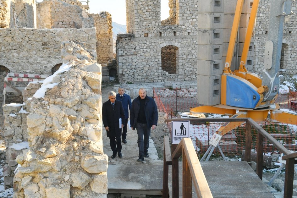Prezident Aşağı Gövhər Ağa məscidində – FOTO  - foto 5