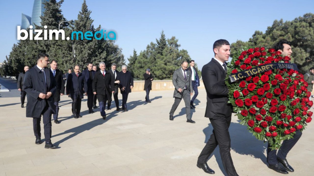 Türkiyənin ticarət naziri ŞƏHİDLƏR XİYABANINDA - FOTO - foto 2