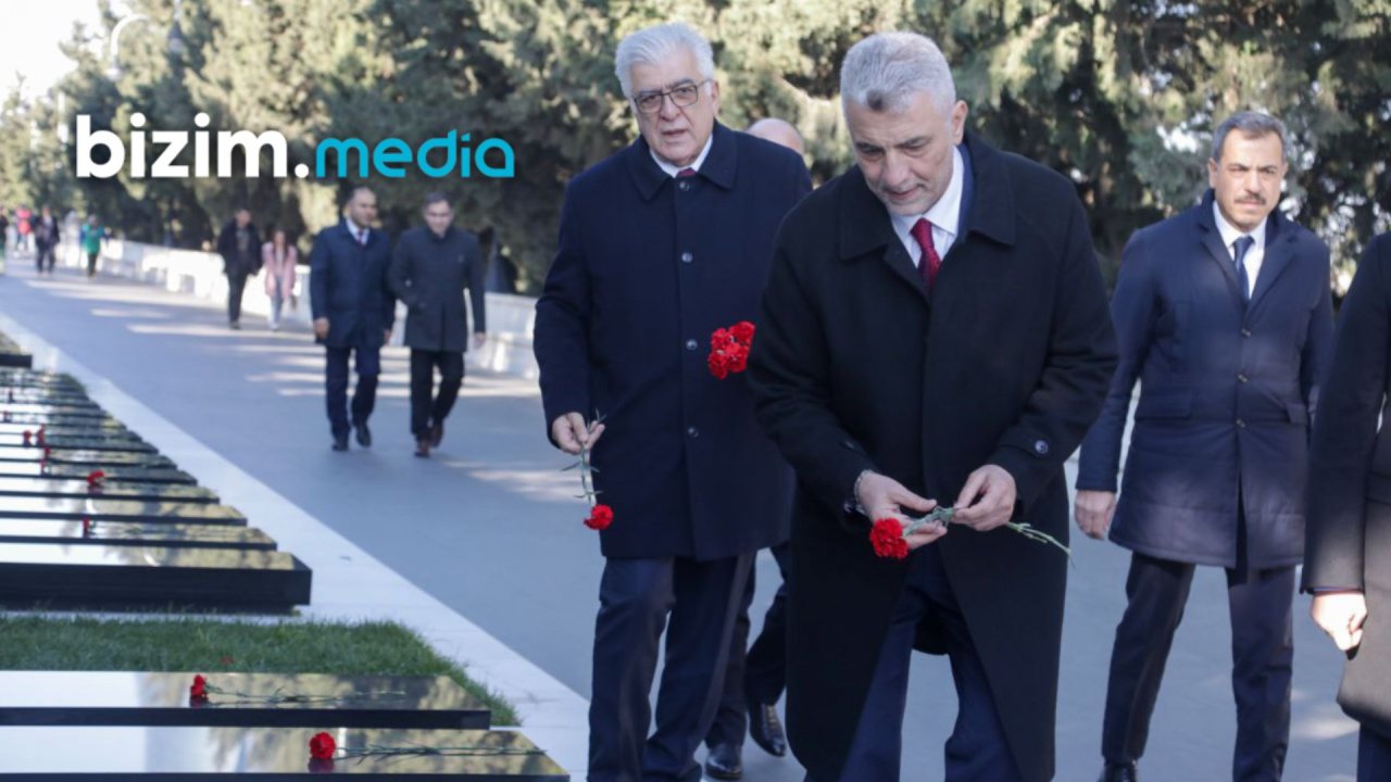 Türkiyənin ticarət naziri ŞƏHİDLƏR XİYABANINDA - FOTO - foto 3