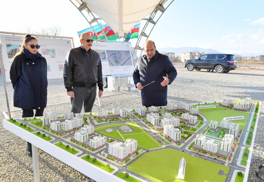 Prezident Ağdam şəhərində 4-cü  yaşayış kompleksinin təməlqoyma mərasimində - FOTO/VİDEO - foto 2