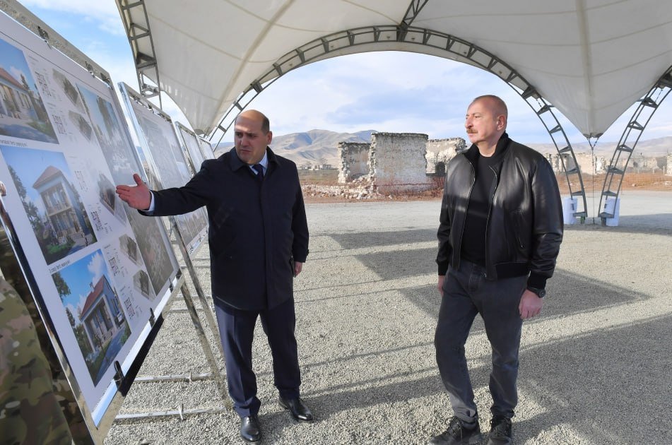 İlham Əliyev Ağdamın Qiyaslı kəndinin təməlini qoydu - FOTO/VİDEO - foto 1