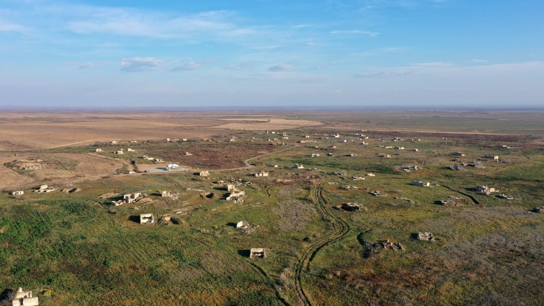 Ağdam rayonunun Salahlı Kəngərli kəndinin təməli qoyuldu - FOTO/VİDEO - foto 1