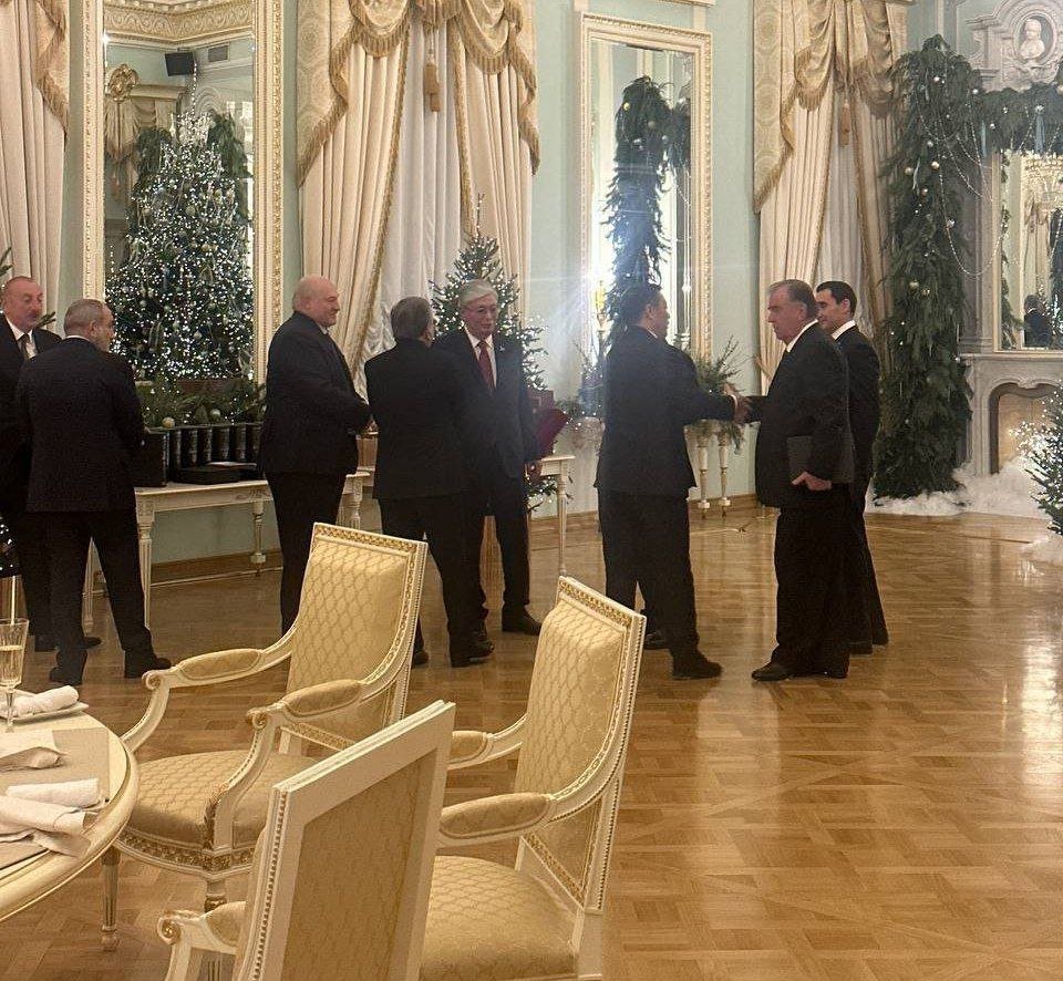 İlham Əliyev Paşinyanla Ermənistan-Azərbaycan sülh gündəmini müzakirə edib - FOTO - foto 2