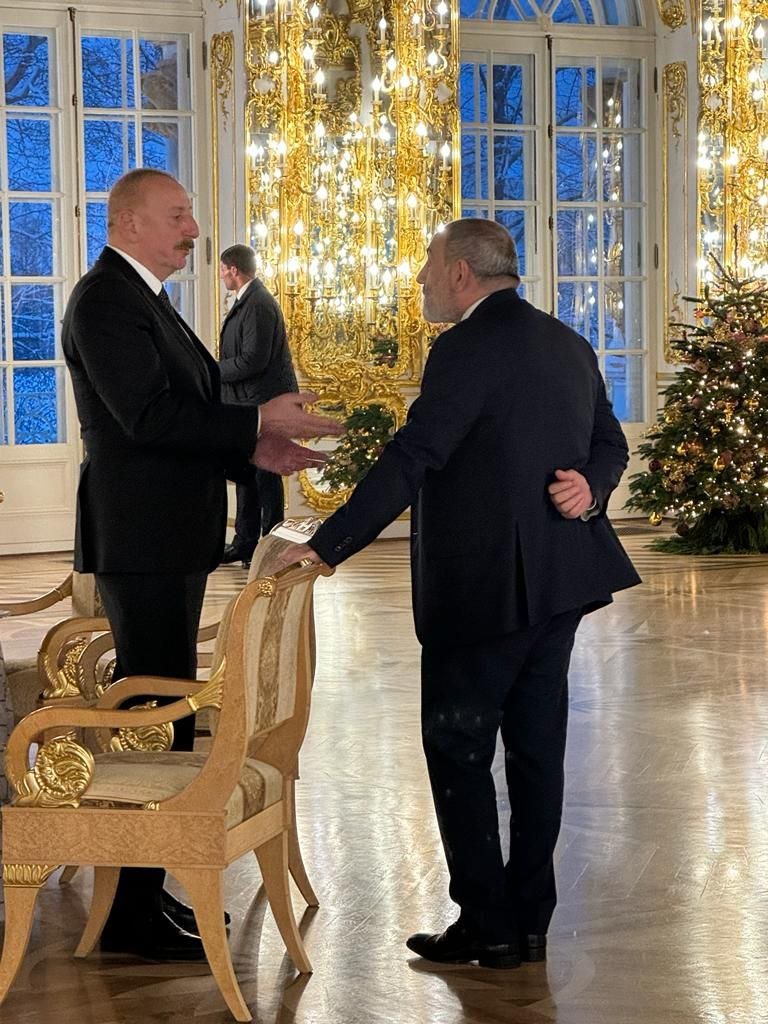 İlham Əliyev Paşinyanla Ermənistan-Azərbaycan sülh gündəmini müzakirə edib - FOTO - foto 1