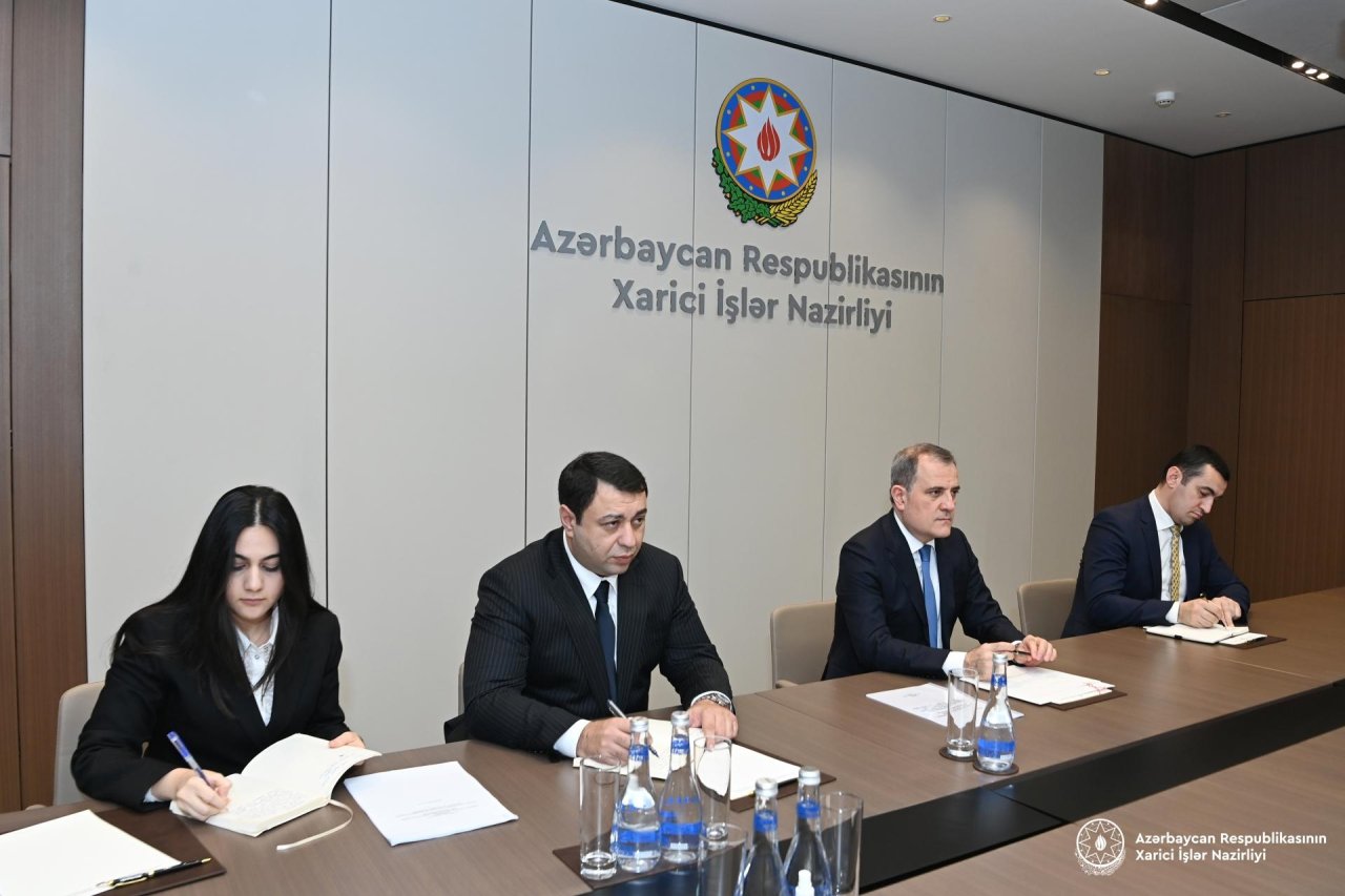 Ceyhun Bayramov Yaponiyanın yeni səfirinin etimadnaməsinin surətini QƏBUL EDİB - FOTO - foto 3