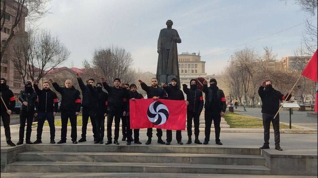 DEPUTAT: "Ermənilər faşist Njdeni dərsliklərində qəhrəman kimi təqdim edirlər" - VİDEO - foto 2