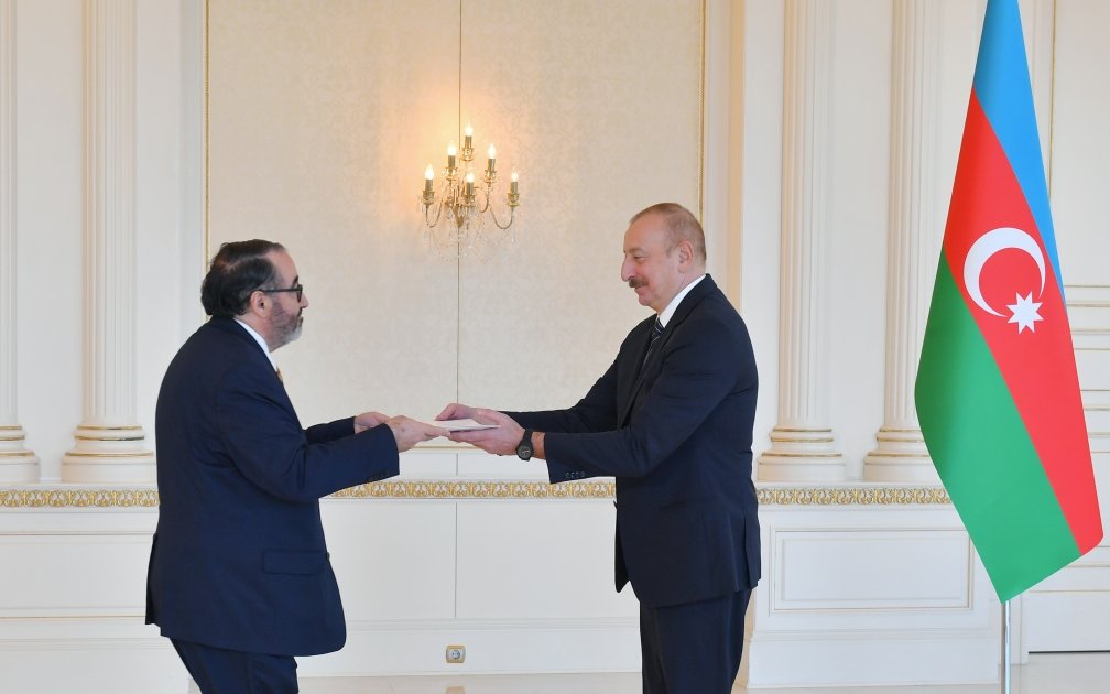 Perunun yeni səfiri etimadnaməsini Azərbaycan Prezidentinə təqdim etdi - FOTO/VİDEO - foto 1