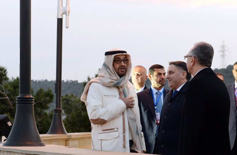 BƏƏ Prezidenti Bakıda şəhidlərin xatirəsini anıb - FOTO - foto 2
