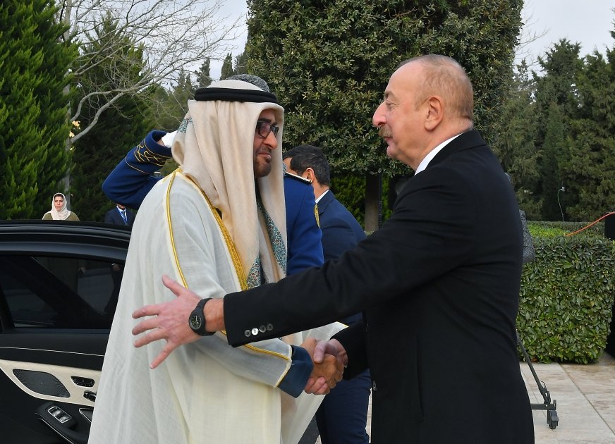 Birləşmiş Ərəb Əmirliklərinin Prezidentinin rəsmi qarşılanma mərasimi olub - FOTO/VİDEO - foto 1