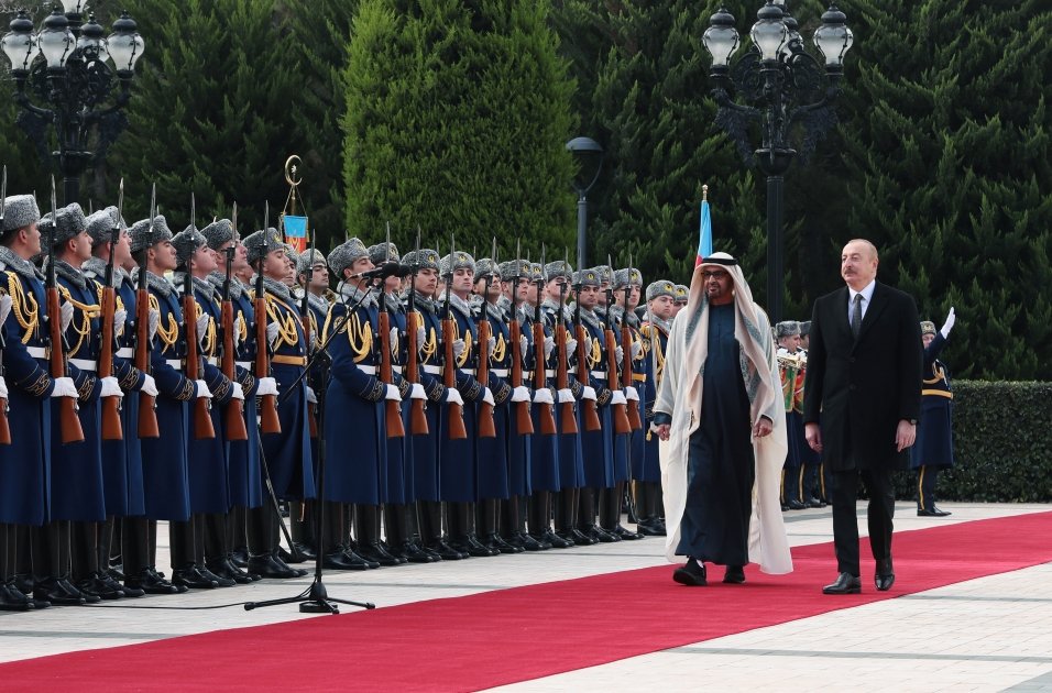 Birləşmiş Ərəb Əmirliklərinin Prezidentinin rəsmi qarşılanma mərasimi olub - FOTO/VİDEO - foto 5