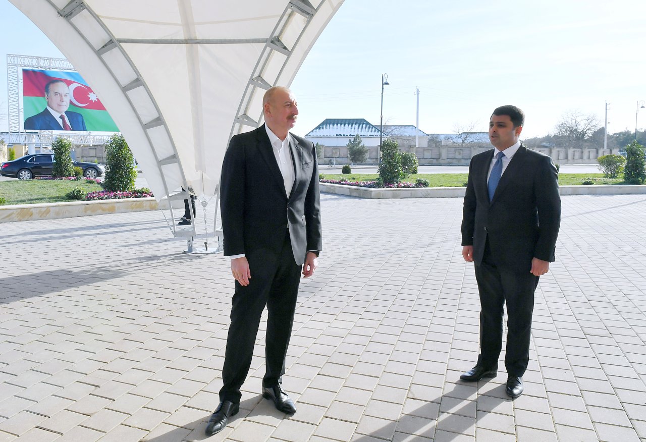 Prezident Neftçala şəhərinin içməli su təchizatı sistemlərinin istismara verilməsi mərasimində - FOTO - foto 3