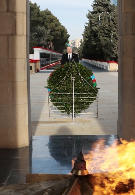 Prezident və Birinci xanım Şəhidlər xiyabanını ziyarət edib - FOTO/VİDEO - foto 7