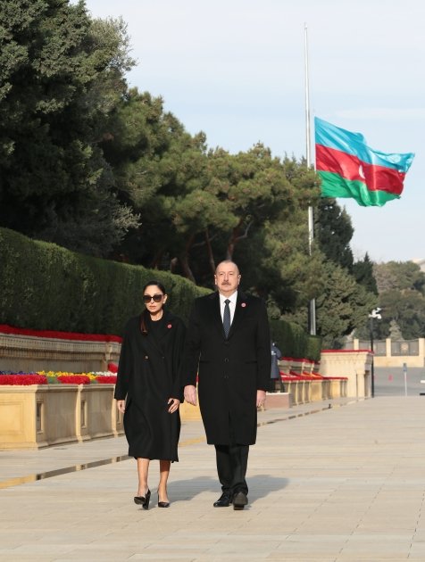 Prezident və Birinci xanım Şəhidlər xiyabanını ziyarət edib - FOTO/VİDEO - foto 6