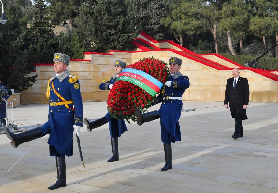Prezident və Birinci xanım Şəhidlər xiyabanını ziyarət edib - FOTO/VİDEO - foto 4