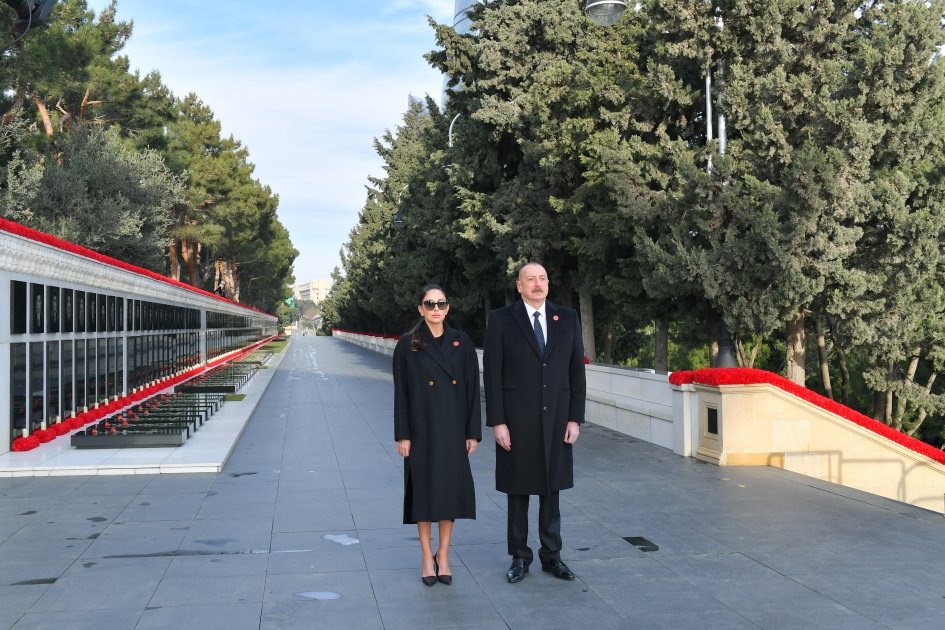 Prezident və Birinci xanım Şəhidlər xiyabanını ziyarət edib - FOTO/VİDEO - foto 3