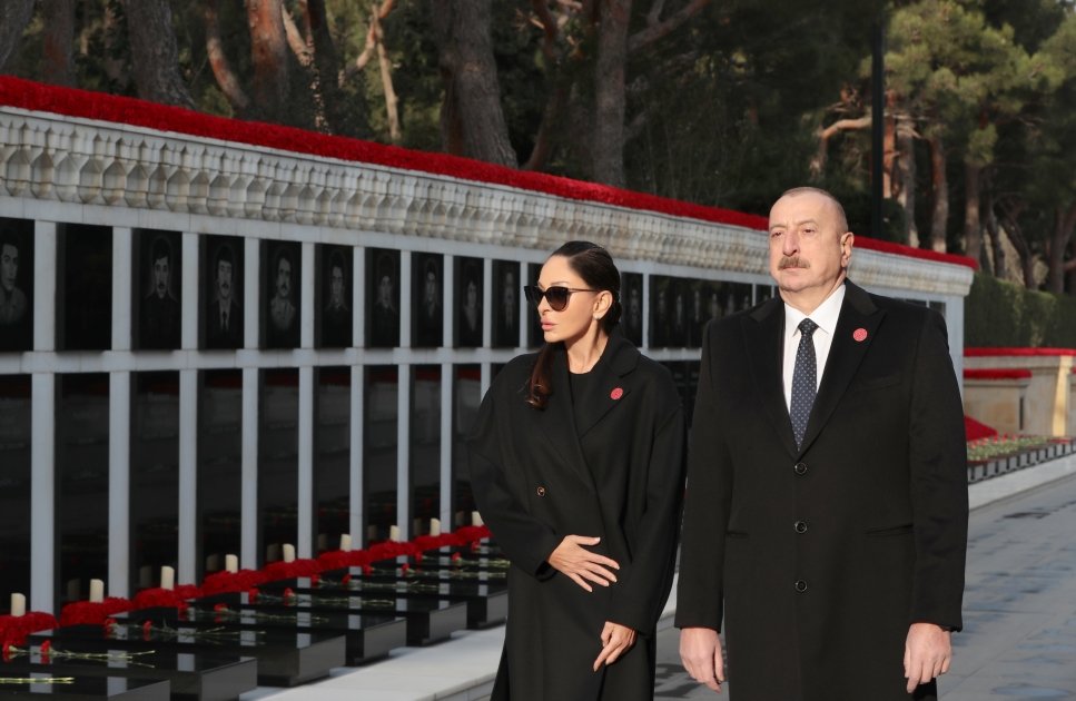 Prezident və Birinci xanım Şəhidlər xiyabanını ziyarət edib - FOTO/VİDEO - foto 1