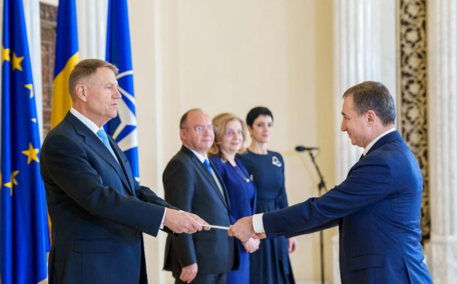 Səfirimiz etimadnaməsini Rumıniya prezidentinə təqdim etdi - FOTO - foto 1