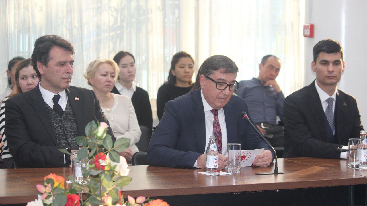 Qazaxıstanda "Heydər Əliyev və gənclər siyasəti" mövzusunda beynəlxalq konfrans keçirildi – FOTO  - foto 9