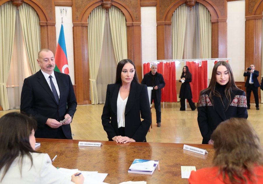 Prezident və ailəsi XANKƏNDİDƏ - FOTO/VİDEO - foto 3