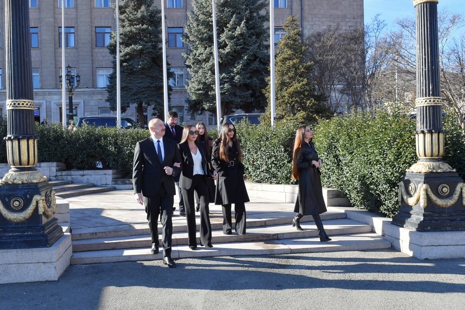 Prezident və ailəsi XANKƏNDİDƏ - FOTO/VİDEO - foto 17