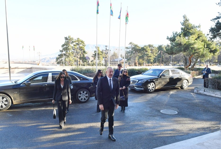 Prezident və ailəsi XANKƏNDİDƏ - FOTO/VİDEO - foto 1
