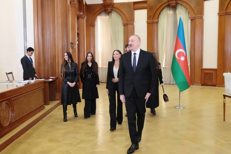 Prezident və ailəsi XANKƏNDİDƏ - FOTO/VİDEO - foto 2