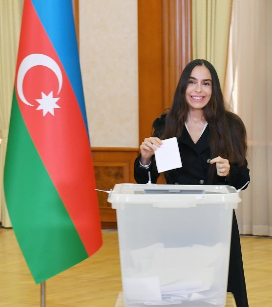 Prezident və ailəsi XANKƏNDİDƏ - FOTO/VİDEO - foto 13