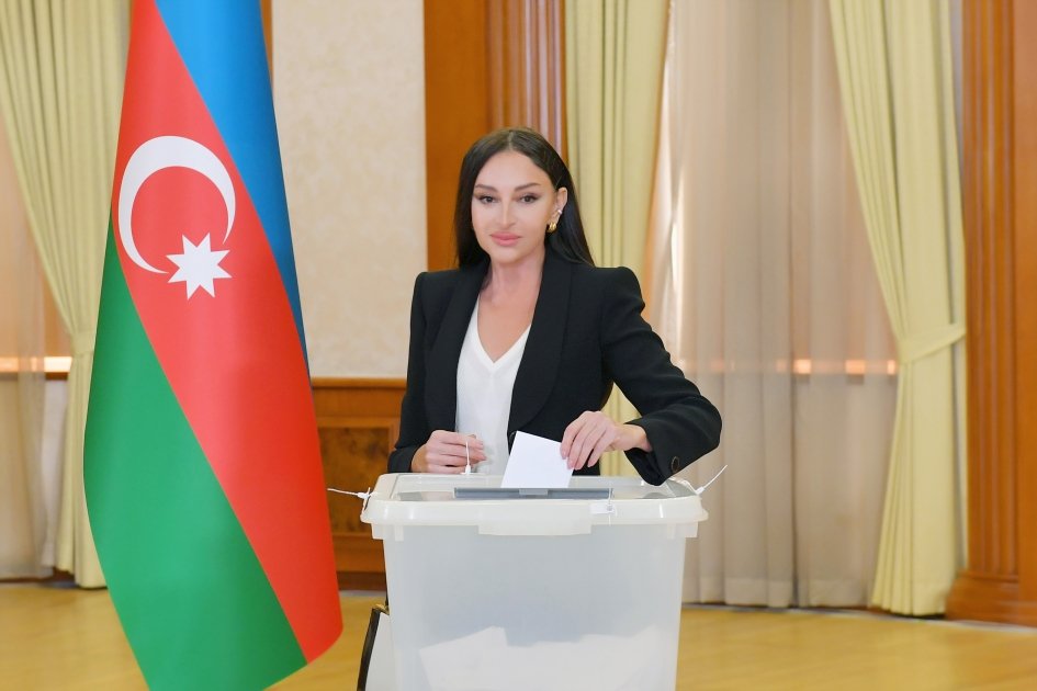 Prezident və ailəsi XANKƏNDİDƏ - FOTO/VİDEO - foto 8