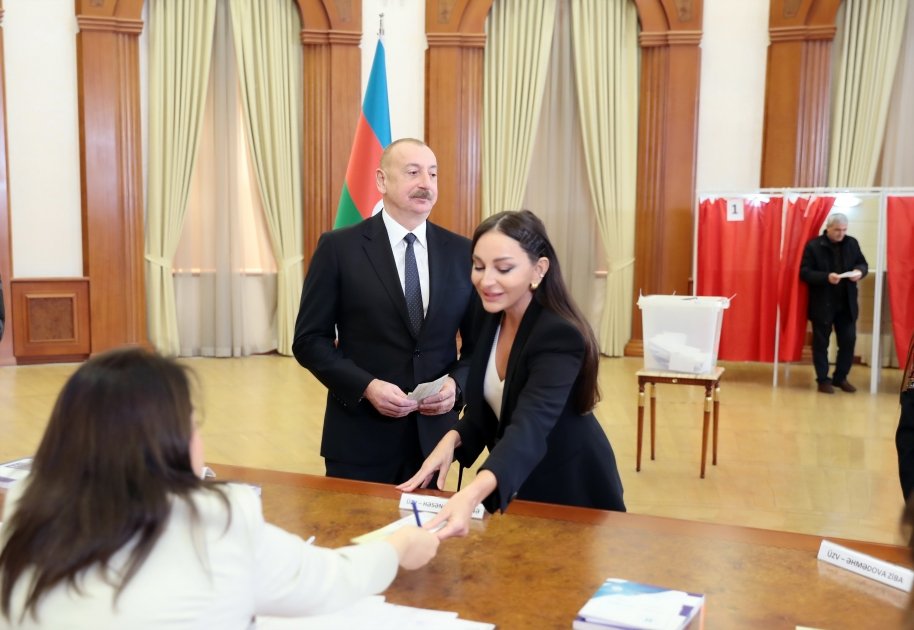 Prezident və ailəsi XANKƏNDİDƏ - FOTO/VİDEO - foto 4