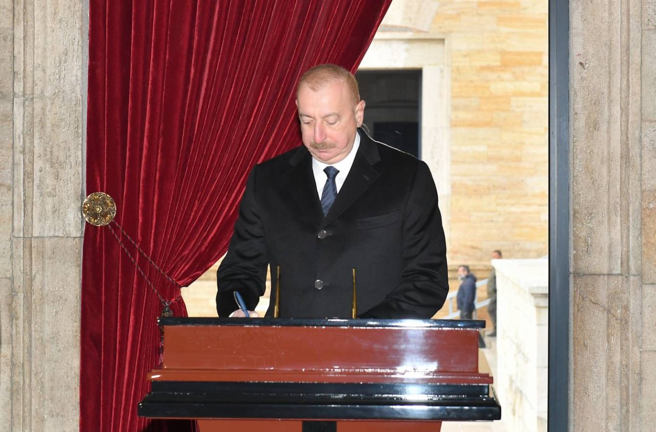 İlham Əliyev Atatürkün məqbərəsini ziyarət etdi - FOTO/VİDEO - foto 11