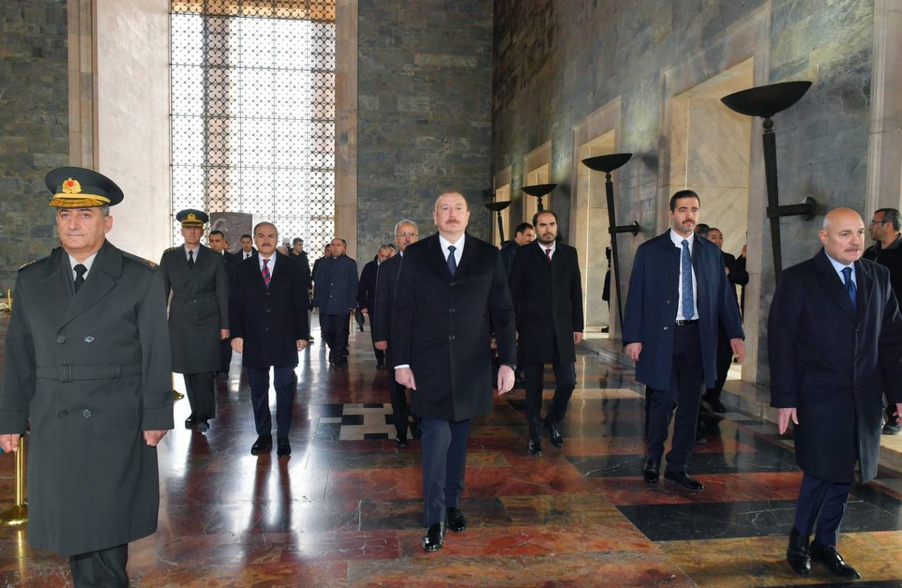 İlham Əliyev Atatürkün məqbərəsini ziyarət etdi - FOTO/VİDEO - foto 8