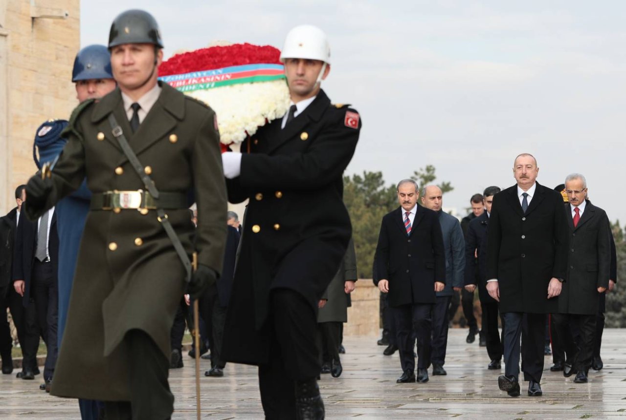 İlham Əliyev Atatürkün məqbərəsini ziyarət etdi - FOTO/VİDEO - foto 2
