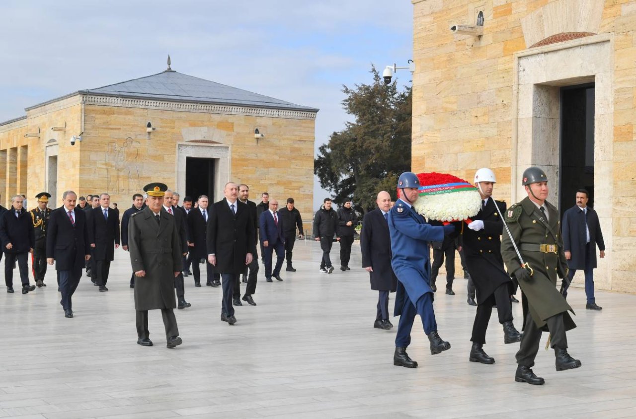 İlham Əliyev Atatürkün məqbərəsini ziyarət etdi - FOTO/VİDEO - foto 5