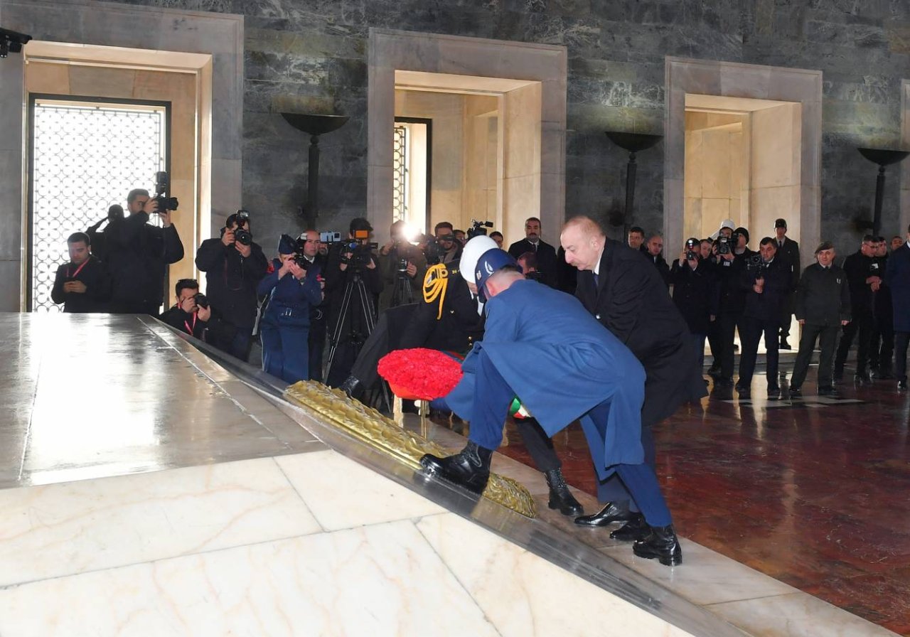 İlham Əliyev Atatürkün məqbərəsini ziyarət etdi - FOTO/VİDEO - foto 6