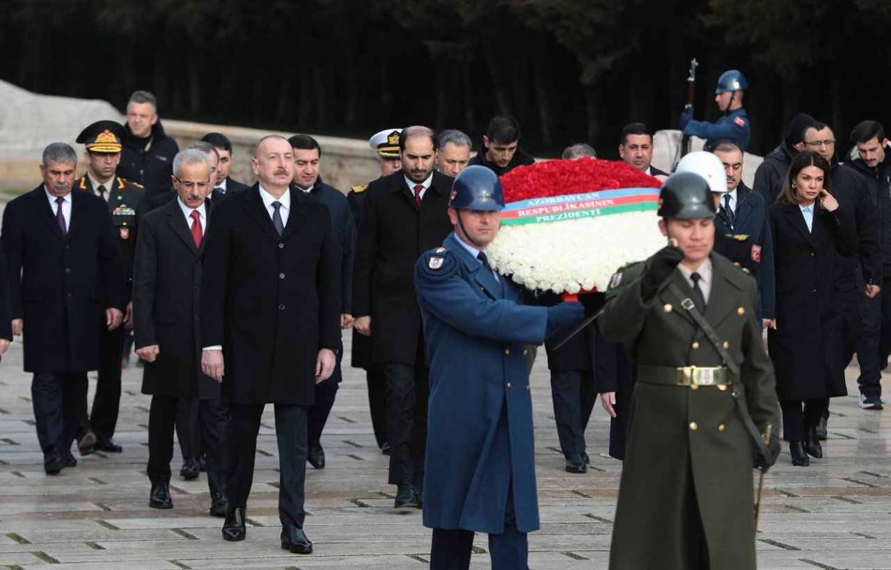 İlham Əliyev Atatürkün məqbərəsini ziyarət etdi - FOTO/VİDEO - foto 3