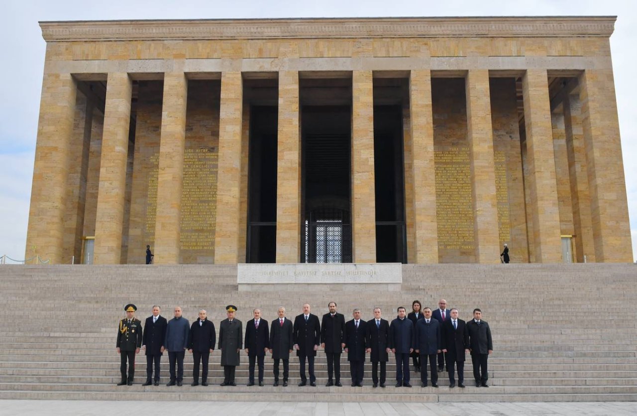 İlham Əliyev Atatürkün məqbərəsini ziyarət etdi - FOTO/VİDEO - foto 9