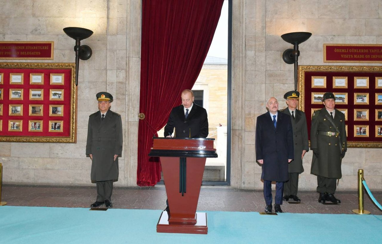 İlham Əliyev Atatürkün məqbərəsini ziyarət etdi - FOTO/VİDEO - foto 10