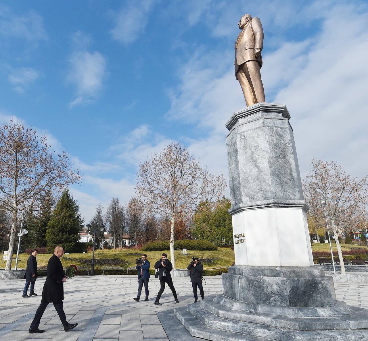 İlham Əliyev Ankarada Heydər Əliyevin abidəsini ziyarət etdi - FOTO/VİDEO - foto 4