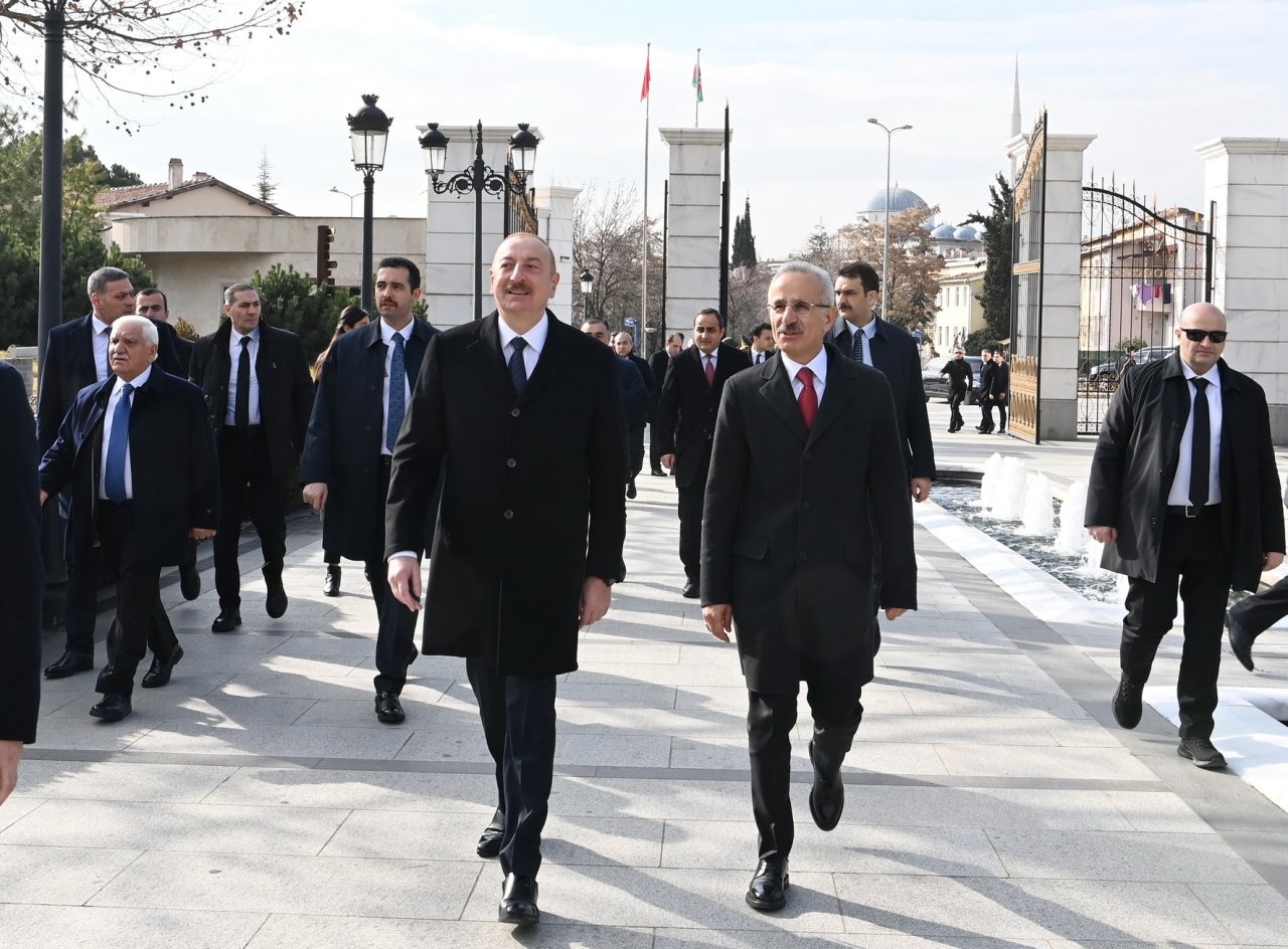 İlham Əliyev Ankarada Heydər Əliyevin abidəsini ziyarət etdi - FOTO/VİDEO - foto 5